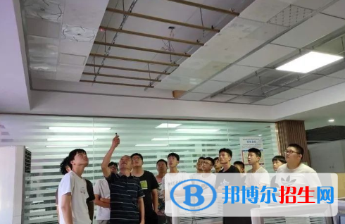 信陽(yáng)建筑工程學(xué)校2022年招生辦聯(lián)系電話