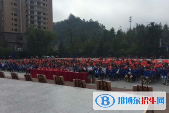 萬(wàn)源市黃鐘職業(yè)中學(xué)2022年學(xué)費(fèi)、收費(fèi)多少