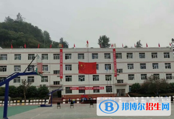 萬源市黃鐘職業(yè)中學(xué)2022年報(bào)名條件、招生要求、招生對(duì)象