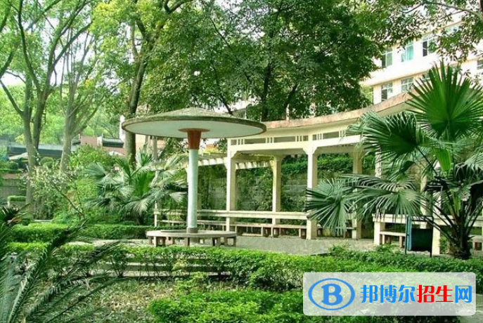 瀘州財經(jīng)學校2022年招生辦聯(lián)系電話