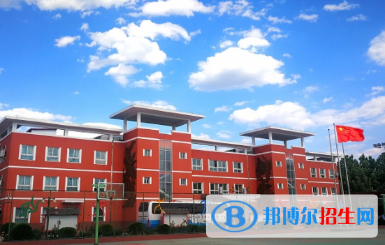 北京工藝美術(shù)高級技工學校學費