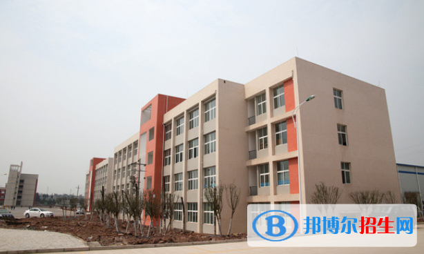  內江職業(yè)培訓技工學校2022年招生辦聯(lián)系電話