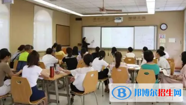 成都孔裔國際公學(xué)初中部2023年學(xué)費標準