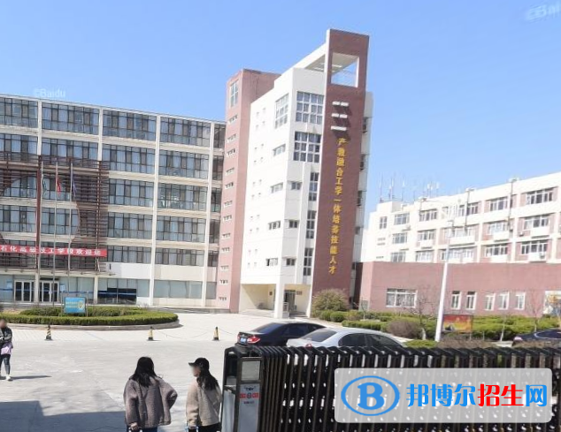 青島化學工業(yè)職工中專學校2021年招生辦聯(lián)系電話