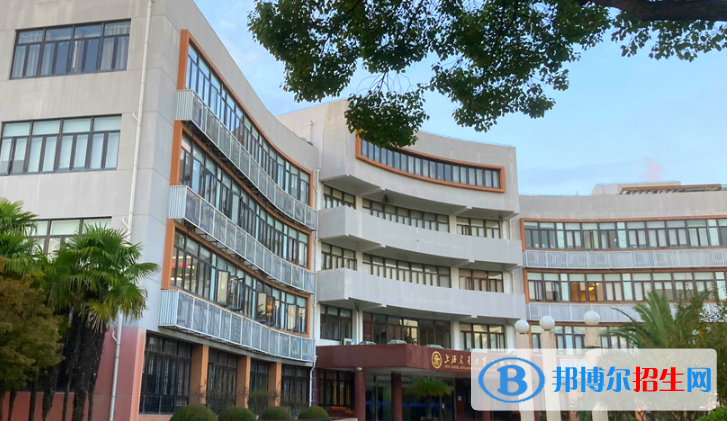 上海交通大學(xué)附屬中學(xué)2023年學(xué)費(fèi)、收費(fèi)多少 