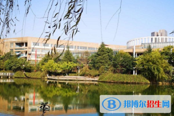成都2023年初中生報什么鐵路學校最好