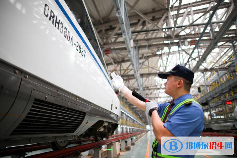 成都2023年適合男生的鐵路學校專業(yè)