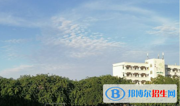 東方市民族中學(xué)2023年報(bào)名條件、招生要求、招生對(duì)象 
