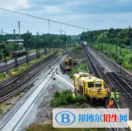 浙江2023年讀鐵路學校好還是高中