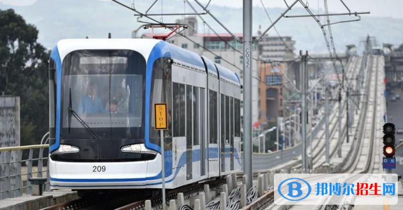 成都2023年女生讀鐵路學校