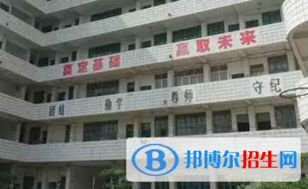 廣西2023年中專好還是計(jì)算機(jī)學(xué)校好