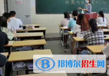 河南2023年衛(wèi)校與中專哪個(gè)好