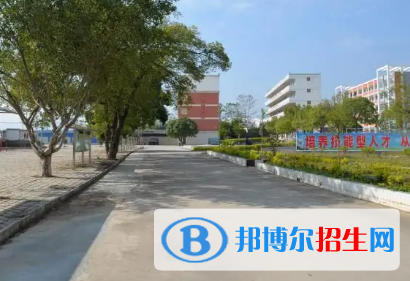 廣西2023年初中女生讀什么計算機(jī)學(xué)校好