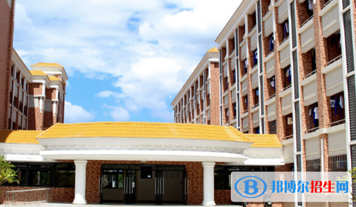 華東師范大學(xué)第二附屬中學(xué)樂東黃流中學(xué)2023年學(xué)費(fèi)、收費(fèi)多少 