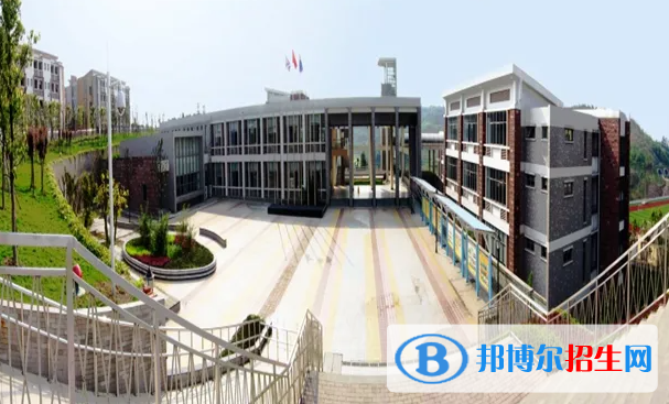 重慶第一雙語(yǔ)學(xué)校國(guó)際高中2023年入學(xué)條件2