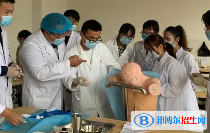 大學(xué)中西醫(yī)臨床醫(yī)學(xué)專業(yè)可以從事哪些工作？