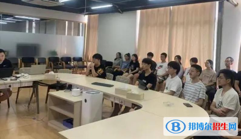 大學(xué)公共事務(wù)管理專業(yè)可以從事哪些工作？