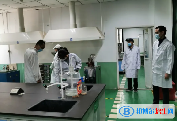 大學(xué)化學(xué)生物學(xué)專業(yè)可以從事哪些工作？