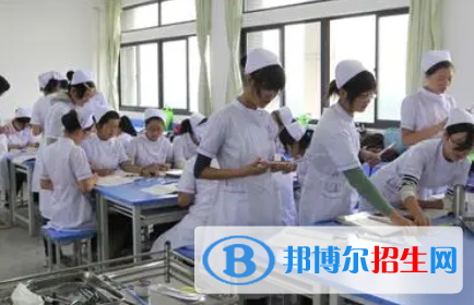 河南2023年衛(wèi)校和職高哪個(gè)好
