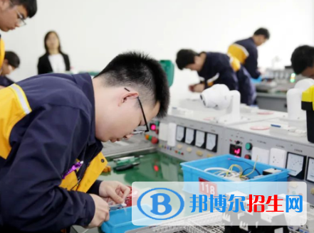 杭州2023年男生上中專學校有哪些技術