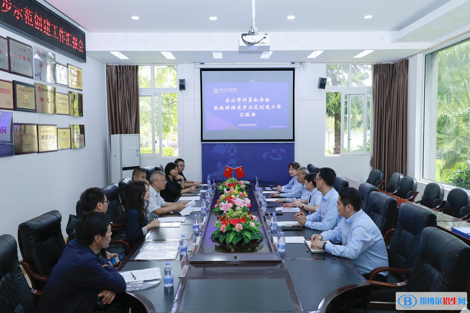省民族宗教委二級巡視員蔡欽一行到樂山市計算機學(xué)校指導(dǎo)民族團結(jié)進步創(chuàng)建工作