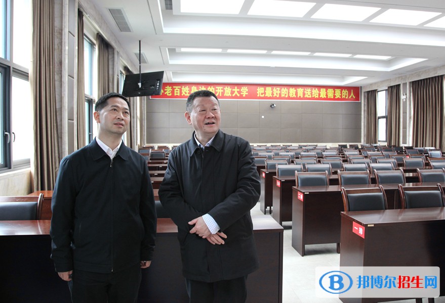 四川開放大學(xué)黨委副書記、紀(jì)委書記田仁來到我?？疾煺{(diào)研
