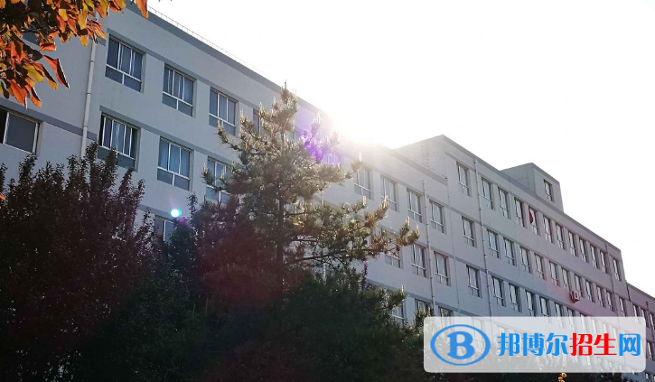 平?jīng)鍪械谝恢袑W(xué)2023年學(xué)費(fèi)、收費(fèi)多少 