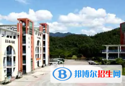 清遠(yuǎn)職業(yè)技術(shù)學(xué)院是大專還是中專（清遠(yuǎn)職業(yè)技術(shù)學(xué)院）