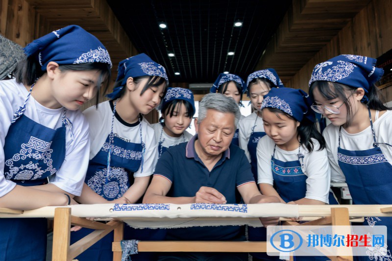 云南2023年男生上什么中專學校比較好
