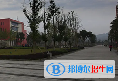 重慶工商職業(yè)學(xué)院是不是全日制大專院校?