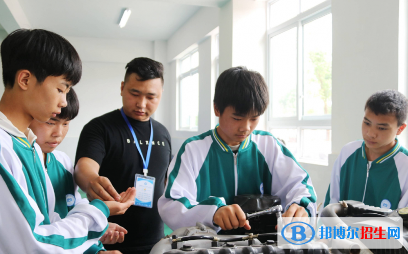 陜西2023年男生上中專學校學什么好