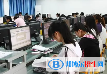 廣東2023年女孩上計算機學校學什么好