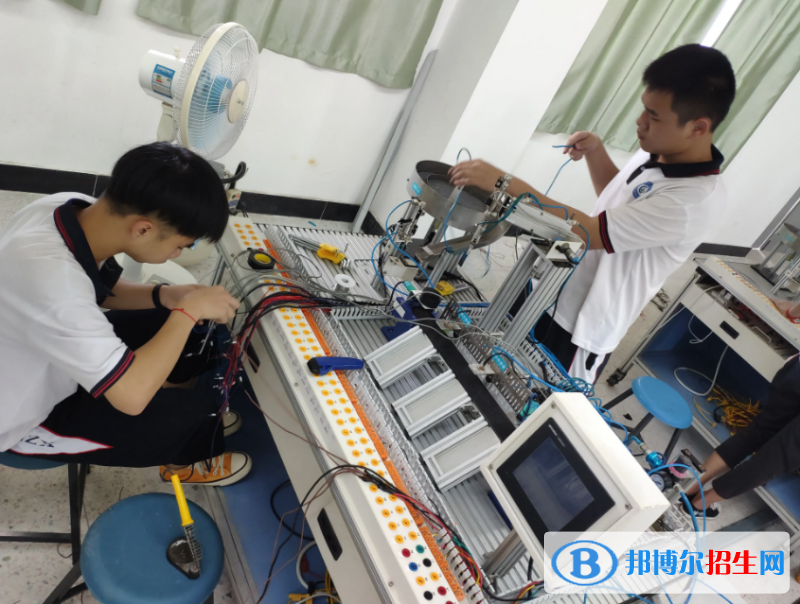 陜西2023年男孩子讀中專學(xué)什么好