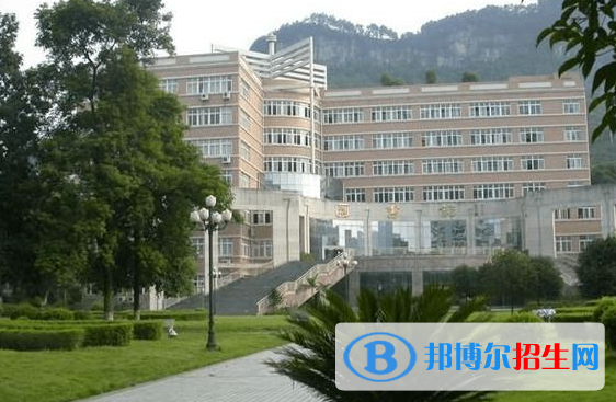 重慶三峽學(xué)院?jiǎn)握性趺礃樱? width=