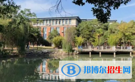 武漢城市學(xué)院是不是雙一流大學(xué)嗎？