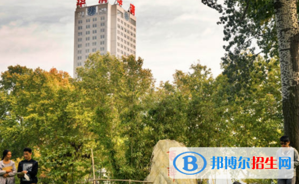 西安建筑科技大學(xué)華清學(xué)院是不是雙一流大學(xué)？