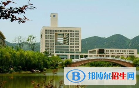 重慶師范大學(xué)是不是雙一流大學(xué)？