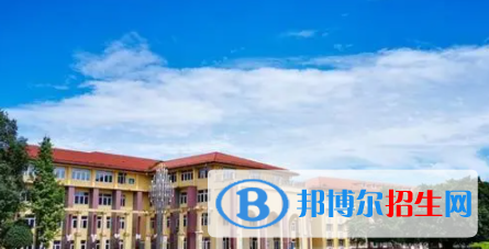 四川外國(guó)語(yǔ)大學(xué)成都學(xué)院是不是雙一流大學(xué)？