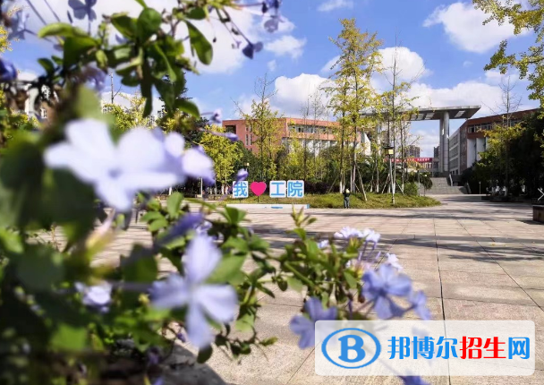 四川省職業(yè)學(xué)校排名榜前十名：附四川省專(zhuān)科院校完整排名一覽
