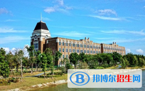 上海外國語大學賢達經濟人文學院是不是雙一流大學？