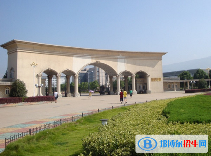 安慶師范大學(xué)是不是985大學(xué)？
