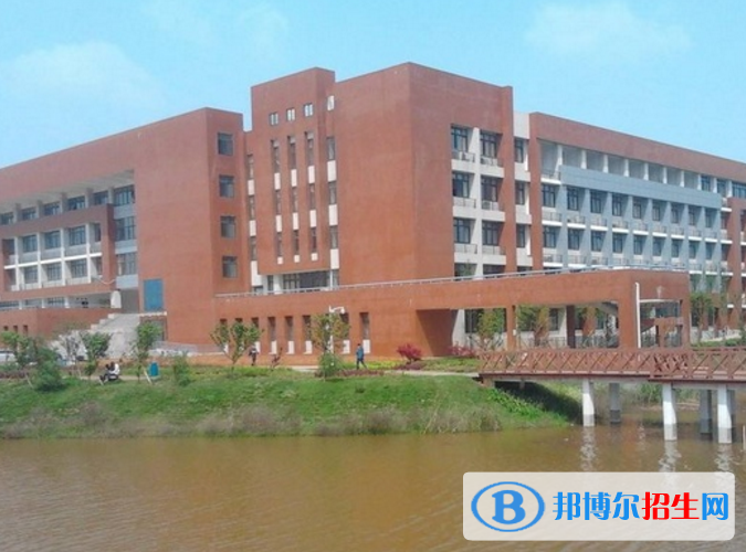 湖南工業(yè)大學(xué)科技學(xué)院是不是985大學(xué)？
