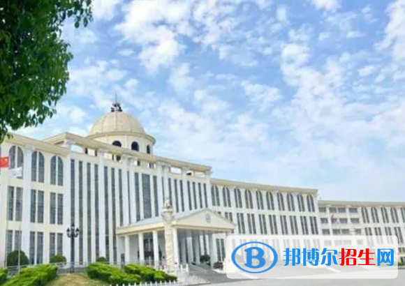 江西服裝學(xué)院是不是985大學(xué)？
