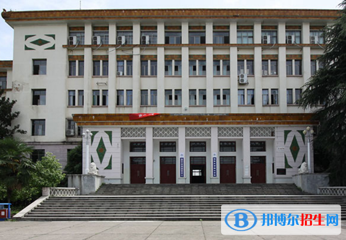 南華大學(xué)船山學(xué)院是不是985大學(xué)？