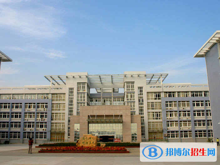 蚌埠學(xué)院是不是985大學(xué)？