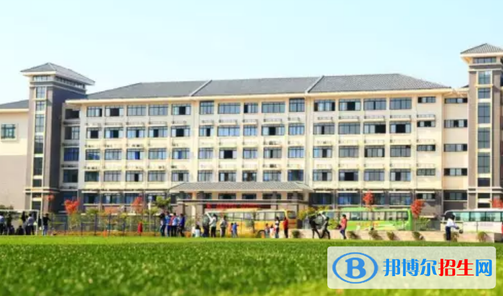 廣西職業(yè)師范學院是不是雙一流大學？