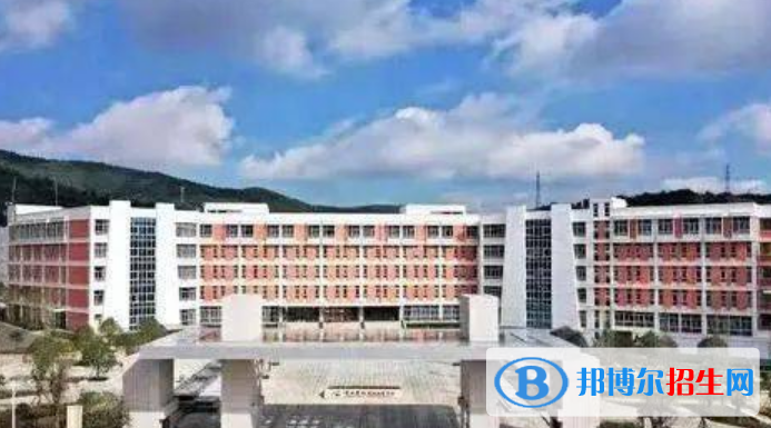 云南藝術(shù)學(xué)院文華學(xué)院是不是雙一流大學(xué)？