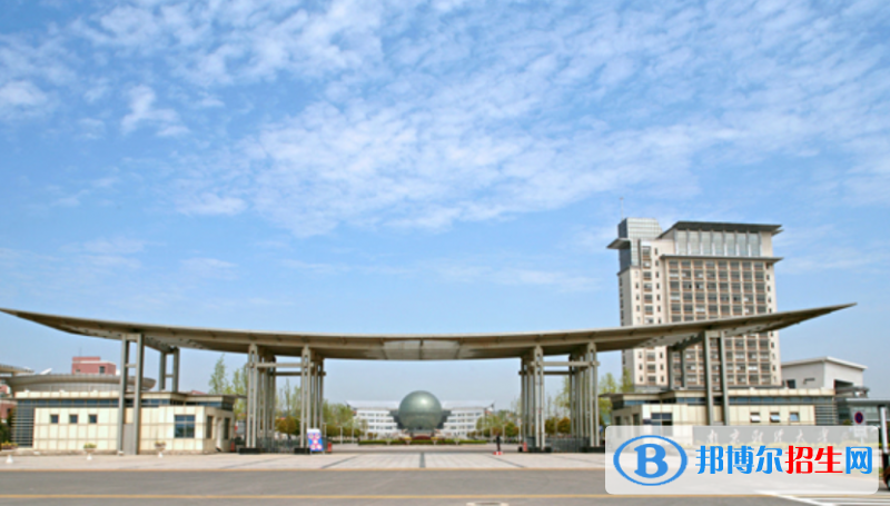 南京財經(jīng)大學(xué)紅山學(xué)院是不是雙一流大學(xué)？
