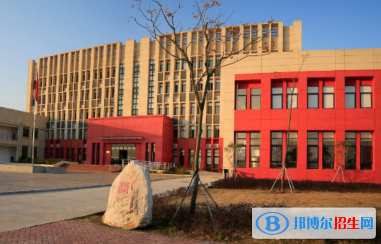 江西財經(jīng)大學(xué)現(xiàn)代經(jīng)濟管理學(xué)院是幾本？是985和211嗎？