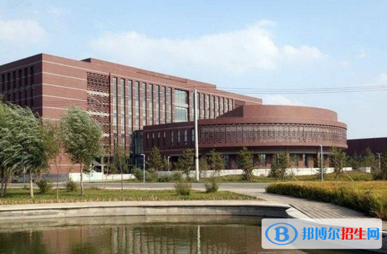 內(nèi)蒙古大學(xué)是幾本？是985和211嗎？